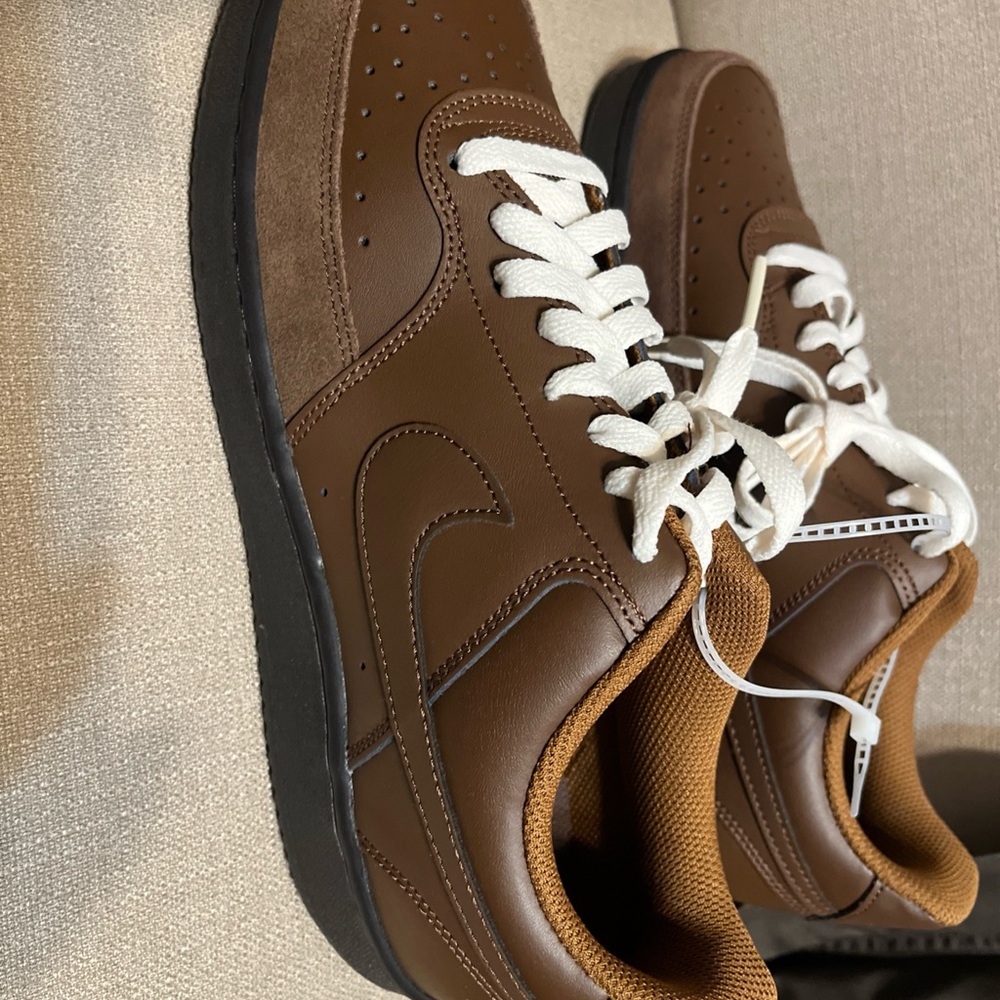 Nike Brown Low-Top Sneakers with White Laces
